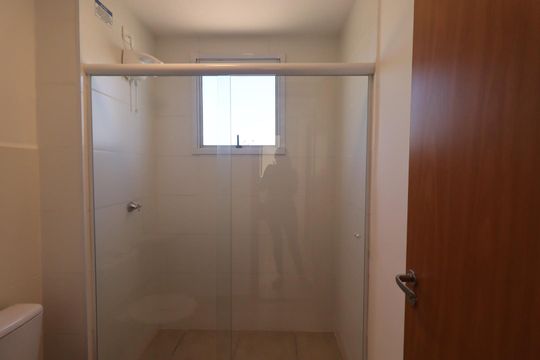 Banheiro de apartamento para alugar com 2 quartos, 43m² em Via Norte, Ribeirão Preto