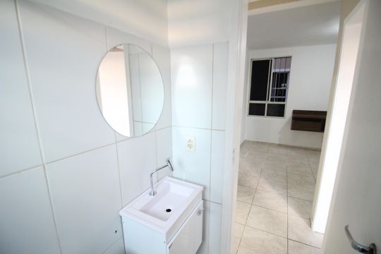 Banheiro de apartamento para alugar com 2 quartos, 45m² em Camargos, Belo Horizonte