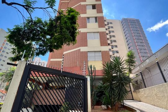 Fachada e portaria de apartamento para alugar com 2 quartos, 68m² em Centro, Campinas