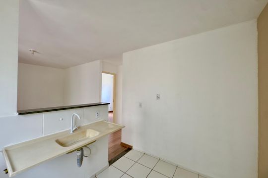 Cozinha de casa de condomínio para alugar com 2 quartos, 42m² em Água Chata, Guarulhos