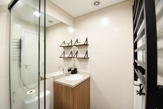 Banheiro do Studio de kitnet/studio para alugar com 1 quarto, 25m² em Centro, Curitiba
