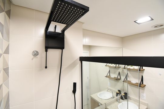 Banheiro do Studio de kitnet/studio para alugar com 1 quarto, 25m² em Centro, Curitiba