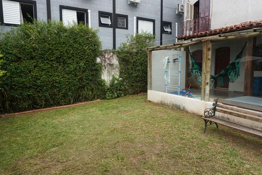 Área externa de casa à venda com 3 quartos, 198m² em Jardim Sao Luis, Barueri