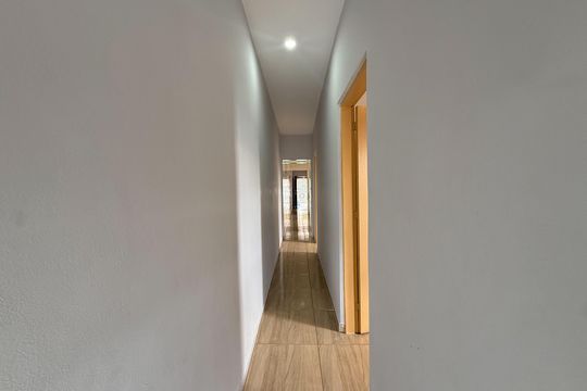 Corredor de casa à venda com 4 quartos, 143m² em Jardim Santo Elias, São Paulo