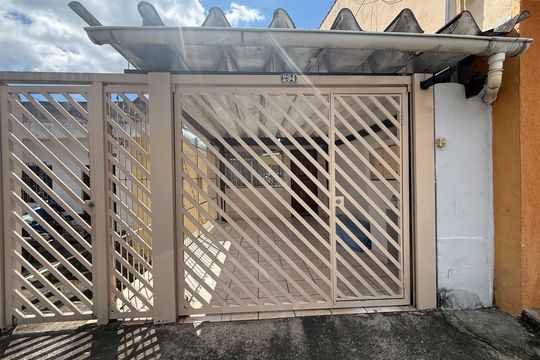 Fachada de casa à venda com 4 quartos, 143m² em Jardim Santo Elias, São Paulo
