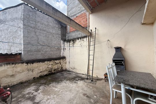 Área externa de casa à venda com 4 quartos, 143m² em Jardim Santo Elias, São Paulo