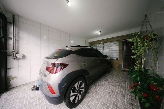 Garagem de casa à venda com 2 quartos, 180m² em Vila Euthalia, São Paulo