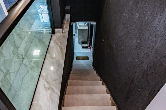 Escada de casa à venda com 2 quartos, 80m² em Vila Serralheiro, São Paulo