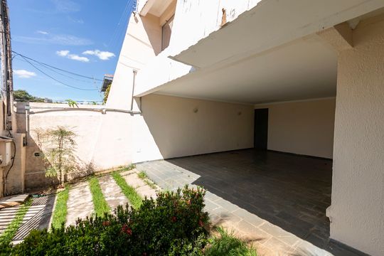 GARAGEM de casa para alugar com 3 quartos, 250m² em Jardim Carlos Gomes, Campinas