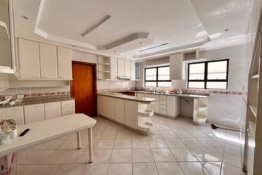 Cozinha de casa de condomínio para alugar com 5 quartos, 600m² em Jardim Paulista, Barueri