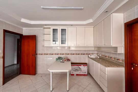Cozinha de casa de condomínio para alugar com 5 quartos, 600m² em Jardim Paulista, Barueri