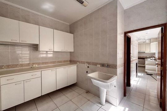 Lavanderia de casa de condomínio para alugar com 5 quartos, 600m² em Jardim Paulista, Barueri