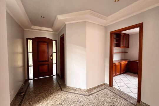 Hall de entrada de casa de condomínio para alugar com 5 quartos, 600m² em Jardim Paulista, Barueri