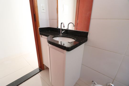 Banheiro Social de casa para alugar com 3 quartos, 85m² em Santa Rosa, Uberlândia