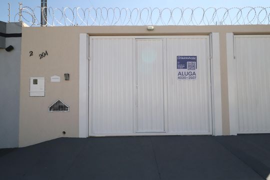 Plaquinha de casa para alugar com 3 quartos, 85m² em Santa Rosa, Uberlândia