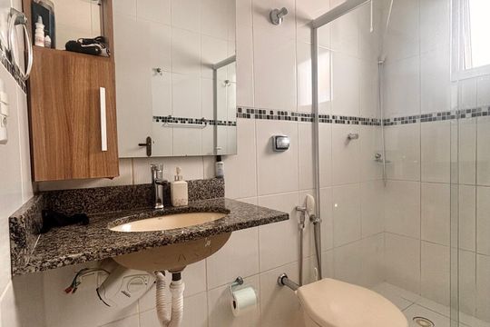 Banheiro  de casa de condomínio à venda com 3 quartos, 150m² em Novo Osasco, Osasco