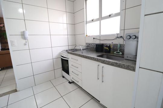 Cozinha de apartamento para alugar com 2 quartos, 44m² em Osvaldo Rezende, Uberlândia
