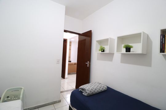 Quarto 2 de apartamento para alugar com 2 quartos, 44m² em Osvaldo Rezende, Uberlândia