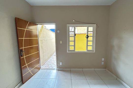 Sala de casa para alugar com 2 quartos, 60m² em Guadalupe, Rio de Janeiro