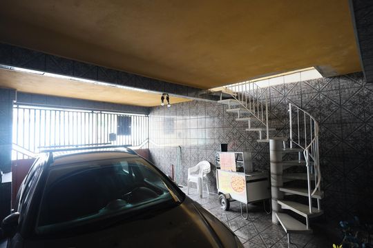Garagem de casa à venda com 4 quartos, 172m² em Jardim Munhoz Junior, Osasco
