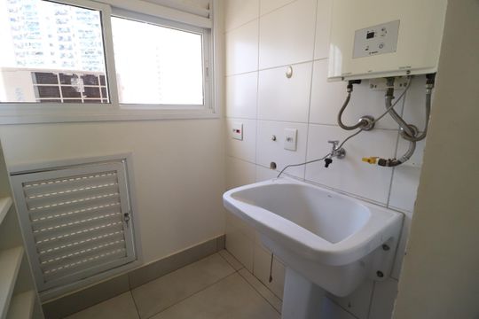 Área de Serviço de apartamento para alugar com 3 quartos, 109m² em Jardim Karaíba, Uberlândia