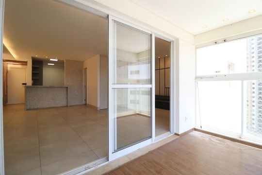 Varanda gourmet de apartamento para alugar com 3 quartos, 109m² em Jardim Karaíba, Uberlândia