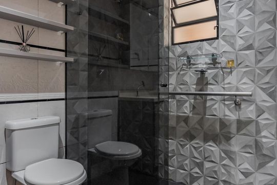 Banheiro de apartamento para alugar com 3 quartos, 111m² em Navegantes, Porto Alegre
