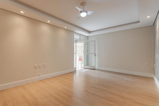 Sala de apartamento para alugar com 3 quartos, 111m² em Navegantes, Porto Alegre
