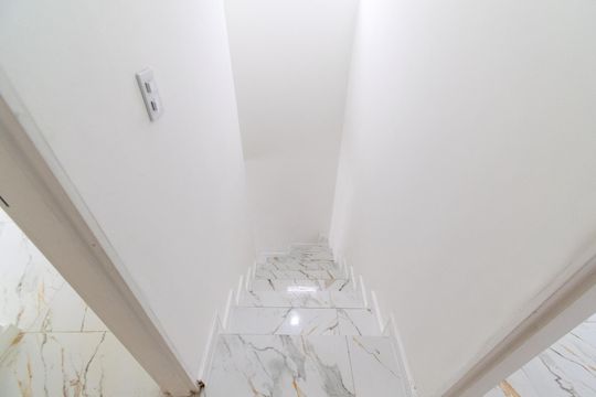 Escada de casa de condomínio para alugar com 3 quartos, 80m² em Parque Jabaquara, São Paulo