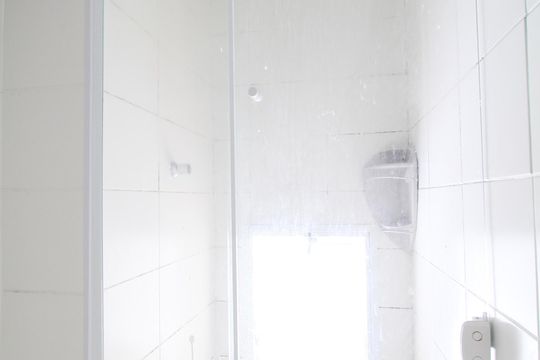 Banheiro de apartamento para alugar com 2 quartos, 44m² em Jardim Helga, São Paulo