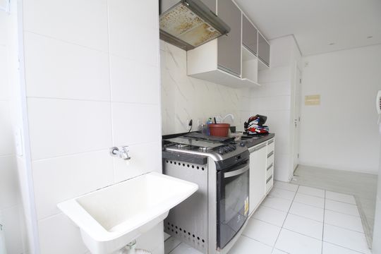 Cozinha de apartamento para alugar com 2 quartos, 44m² em Jardim Helga, São Paulo