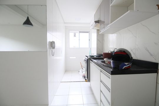 Cozinha de apartamento para alugar com 2 quartos, 44m² em Jardim Helga, São Paulo