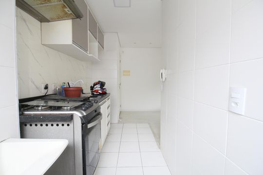 Cozinha de apartamento para alugar com 2 quartos, 44m² em Jardim Helga, São Paulo