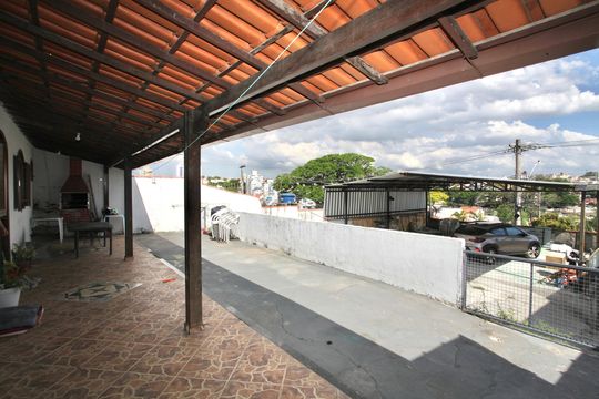 Varanda de casa para alugar com 3 quartos, 386m² em Centro, Contagem