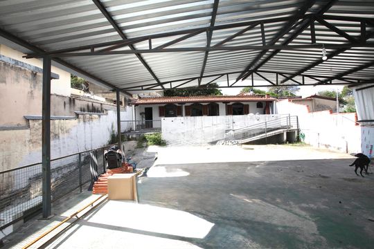 Garagem de casa para alugar com 3 quartos, 386m² em Centro, Contagem