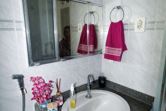 Banheiro de apartamento para alugar com 2 quartos, 50m² em Irajá, Rio de Janeiro