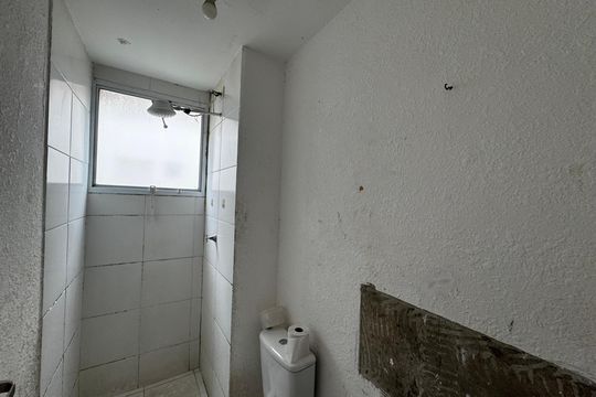 Banheiro de apartamento para alugar com 2 quartos, 49m² em Jardim Boa Vista (zona Oeste), Osasco