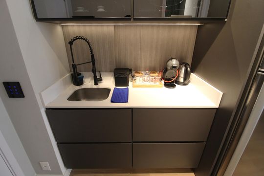 Cozinha de kitnet/studio para alugar com 1 quarto, 30m² em Indianópolis, São Paulo