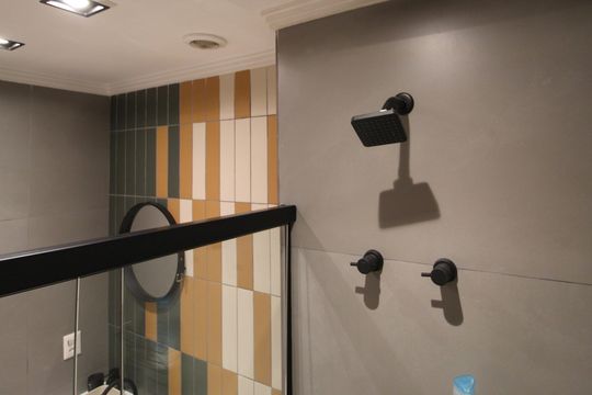 Banheiro de kitnet/studio para alugar com 1 quarto, 30m² em Indianópolis, São Paulo