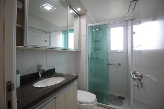 Banheiro da Suíte 1 de apartamento para alugar com 2 quartos, 78m² em Jardim Carvalho, Porto Alegre
