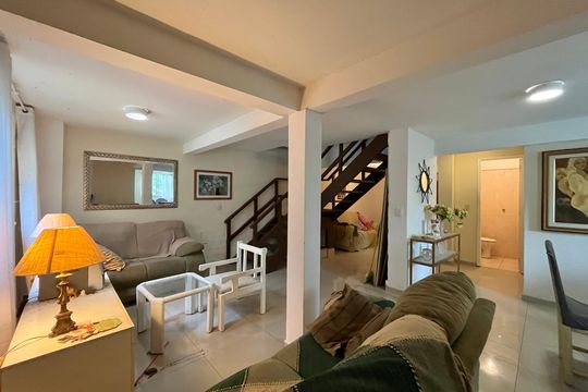 Sala de casa de condomínio à venda com 3 quartos, 190m² em Barra da Tijuca, Rio de Janeiro