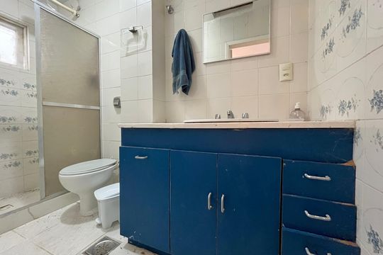 Banheiro suíte 1 de casa de condomínio à venda com 3 quartos, 190m² em Barra da Tijuca, Rio de Janeiro