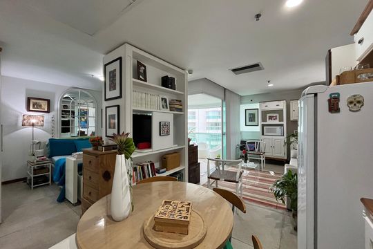 Cozinha de kitnet/studio para alugar com 1 quarto, 48m² em Barra da Tijuca, Rio de Janeiro