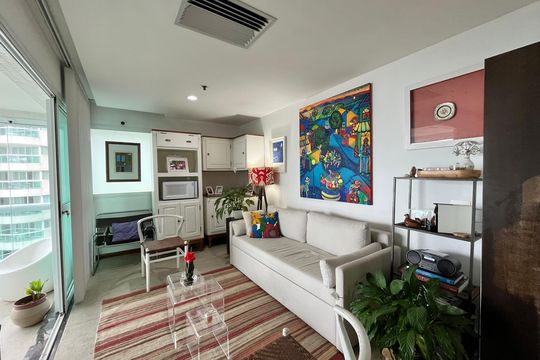 Sala de kitnet/studio para alugar com 1 quarto, 48m² em Barra da Tijuca, Rio de Janeiro