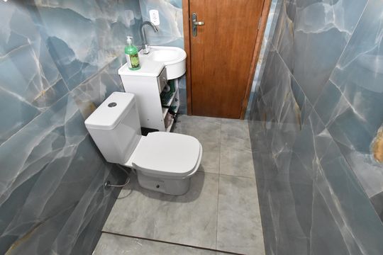 Banheiro 2 de casa à venda com 3 quartos, 250m² em Cidade Industrial de Curitiba, Curitiba