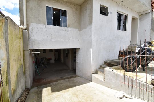 Quintal de casa à venda com 3 quartos, 250m² em Cidade Industrial de Curitiba, Curitiba
