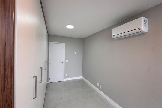 Quarto de apartamento para alugar com 2 quartos, 81m² em Recreio dos Bandeirantes, Rio de Janeiro