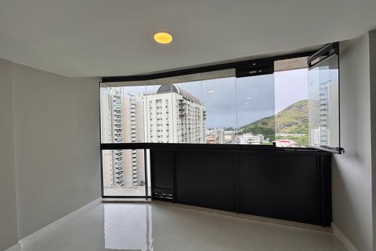 Varanda de apartamento para alugar com 2 quartos, 81m² em Recreio dos Bandeirantes, Rio de Janeiro