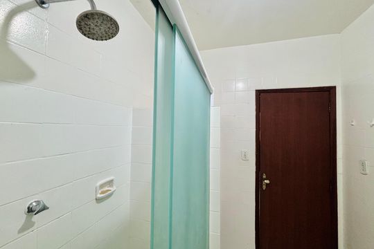 Banheiro de apartamento à venda com 2 quartos, 85m² em Copacabana, Rio de Janeiro