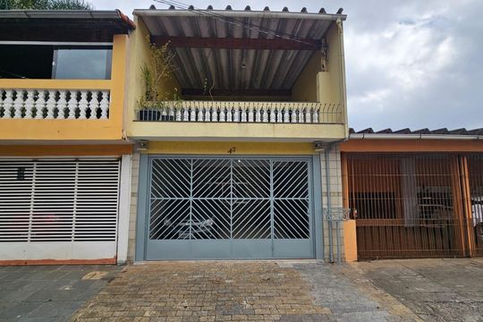 Fachada de casa à venda com 3 quartos, 210m² em Vila Nhocuné, São Paulo